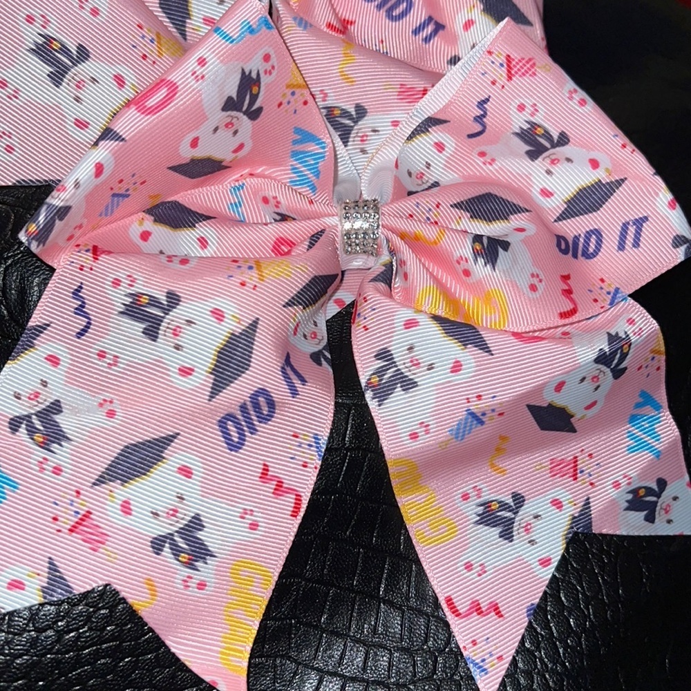 Teddy‎ beat Graduation bows